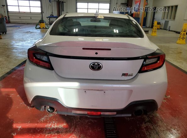 JF1ZNBE11P9756745 2023 TOYOTA GR White Vista trasera