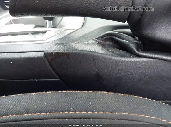 JF2GTAEC8L8228690 2020 SUBARU CROSSTREK Red Widok wnętrza z tyłu