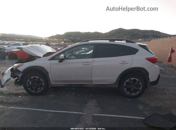 JF2GTAPC5N8268497 2022 SUBARU CROSSTREK White Widok wnętrza z tyłu