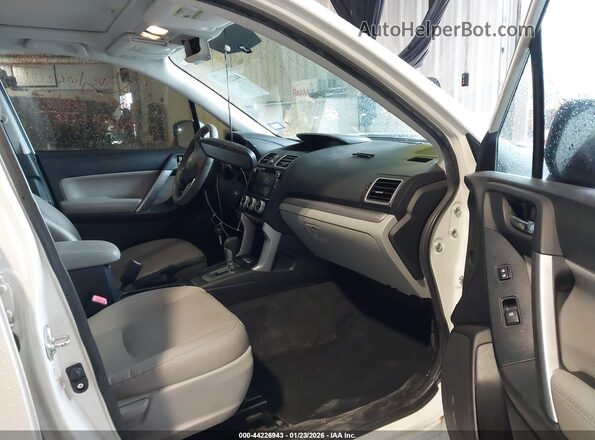 JF2SJAHC1GH433754 2016 SUBARU FORESTER 2.5 Белый Вид салона спереди