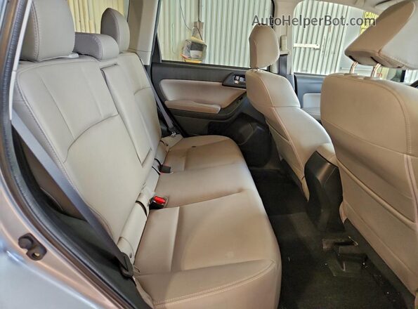 JF2SJAHCXGH510637 2016 SUBARU FORESTER 2.5 Silver Вид задньої частини салону