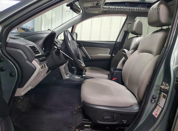 JF2SJAJC1HH411930 2017 SUBARU FORESTER 2.5 Green Widok wnętrza z przodu