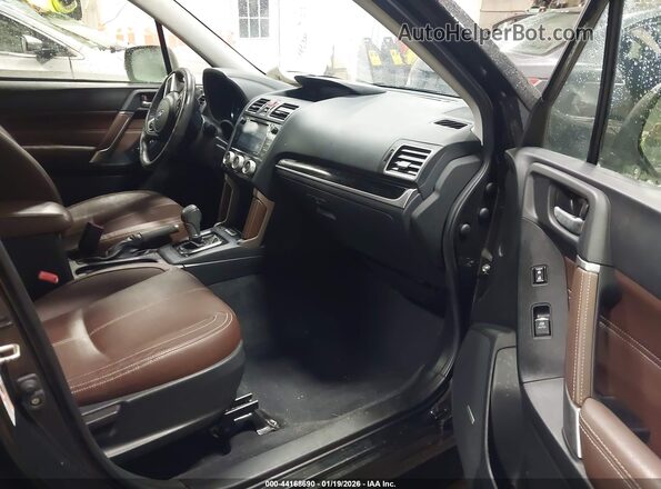 JF2SJAWC2HH809995 2017 SUBARU FORESTER 2.5I TO Черный Вид салона спереди