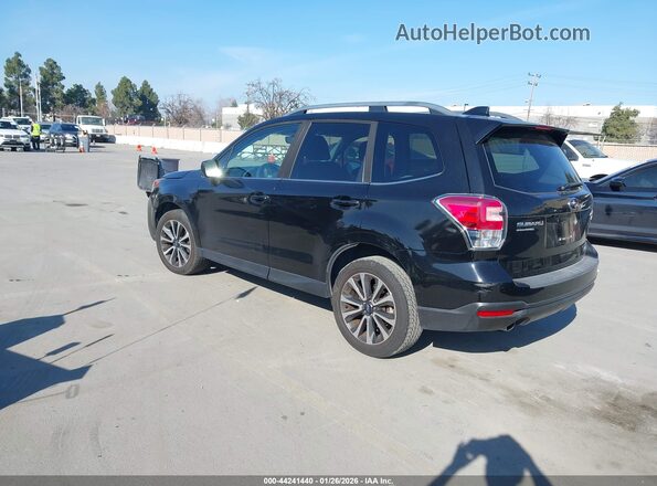 JF2SJGEC3JH553845 2018 SUBARU FORESTER2. Black 