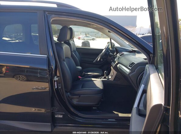 JF2SJGEC3JH553845 2018 SUBARU FORESTER2. Black 