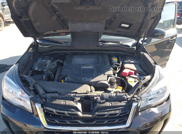 JF2SJGEC3JH553845 2018 SUBARU FORESTER2. Black 