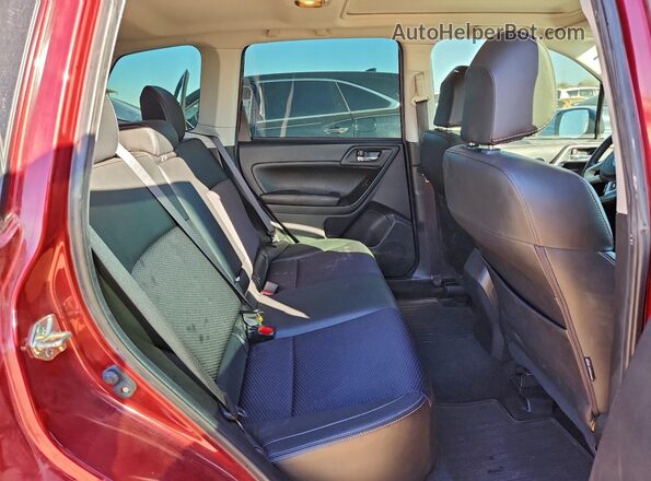 JF2SJGEC8JH446676 2018 SUBARU FORESTER2. Maroon Vista interior trasera
