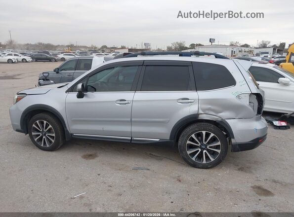 JF2SJGTC3HH439552 2017 SUBARU FORESTER2. Silver 