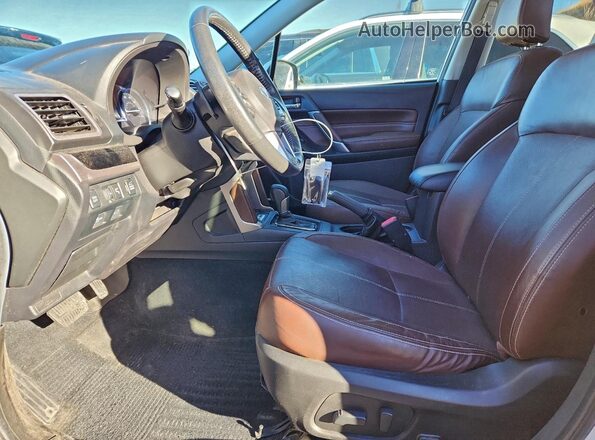 JF2SJGTC4HH501718 2017 SUBARU FORESTER2. White Вид салону спереду
