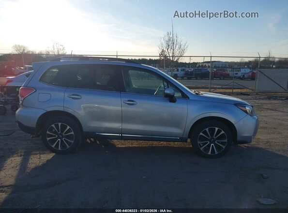 JF2SJGWC0JH400984 2018 SUBARU FORESTER2. Silver Widok wnętrza z tyłu