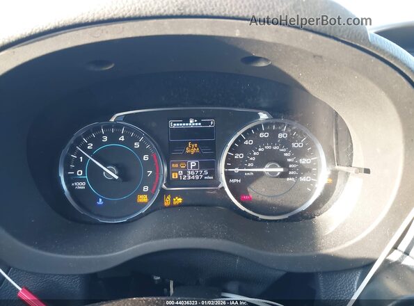 JF2SJGWC0JH400984 2018 SUBARU FORESTER2. Silver Widok tylnych siedzeń