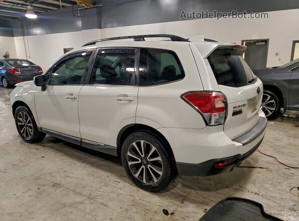 JF2SJGWC6JH432452 2018 SUBARU FORESTER2. White Rear left