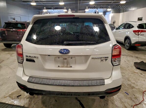 JF2SJGWC6JH432452 2018 SUBARU FORESTER2. White Rear view