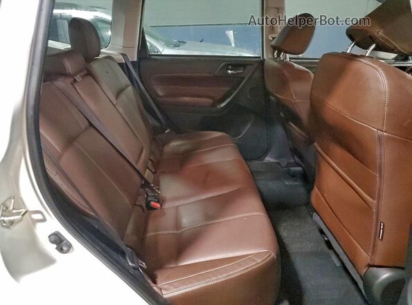 JF2SJGWC6JH432452 2018 SUBARU FORESTER2. White Rear interior view