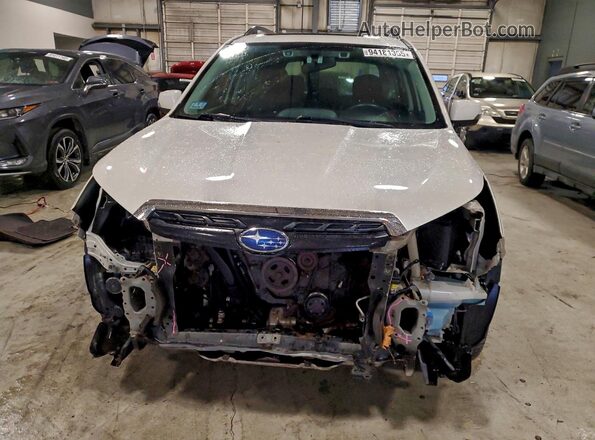 JF2SJGWC6JH432452 2018 SUBARU FORESTER2. White Front view