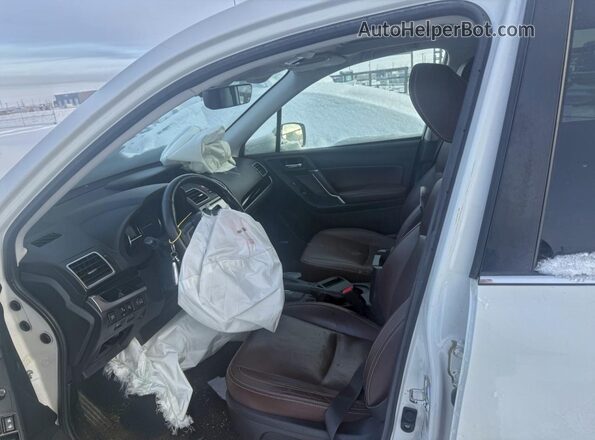JF2SJHWC0JH615271 2018 SUBARU FORESTER2. White Rear view
