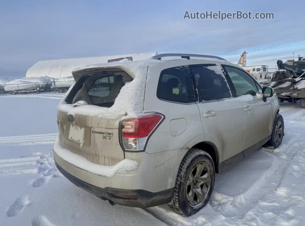 JF2SJHWC0JH615271 2018 SUBARU FORESTER2. White Rear right