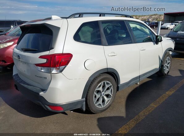 JF2SKAEC5NH488318 2022 SUBARU FORESTER Белый Задняя правая четверть