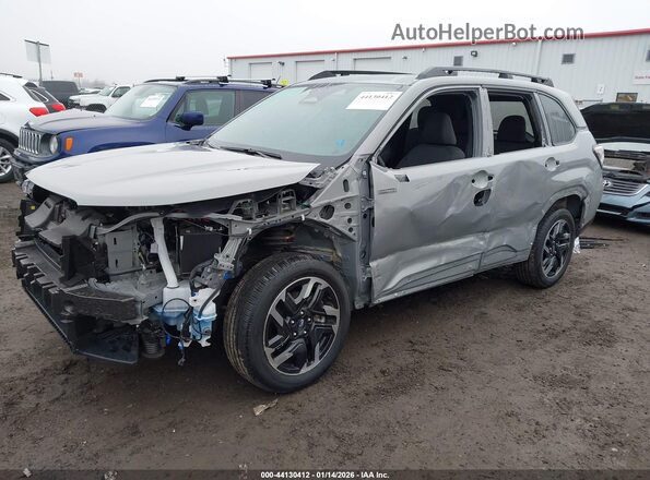 JF2SLSED2SH424860 2025 SUBARU FORESTER Silver წინა მარცხენა ხედი სამი მეოთხედიდან