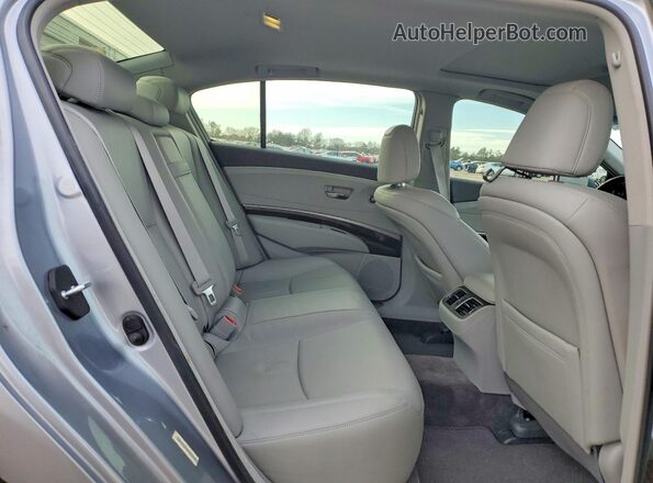 JH4KC1F52HC000986 2017 ACURA RLX Silver 