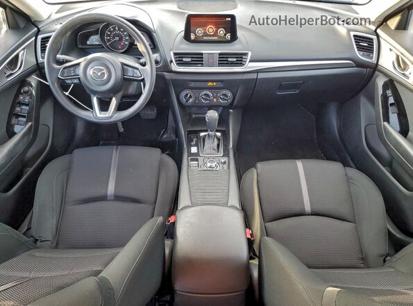 JM1BN1U70H1117543 2017 MAZDA 3 Silver Vista del salpicadero