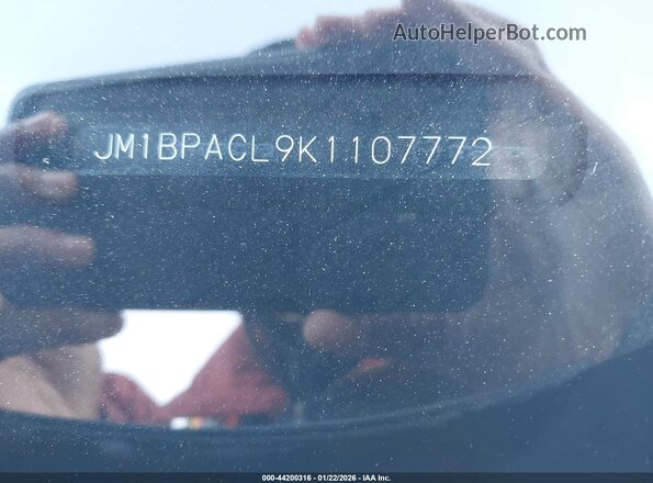 JM1BPACL9K1107772 2019 MAZDA 3 Gray Vista del compartimento del motor