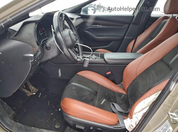 JM1BPBYY9R1714677 2024 MAZDA 3 Green Vista interior delantera