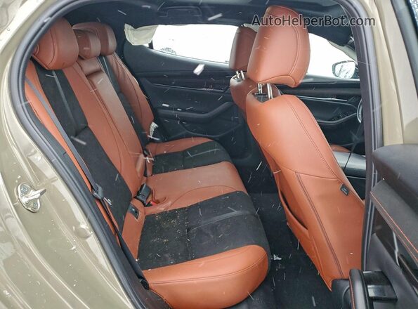 JM1BPBYY9R1714677 2024 MAZDA 3 Green Vista de los asientos traseros