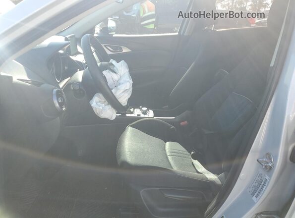 JM1DKDB75K1436398 2019 MAZDA CX-3 Gray Front interior view