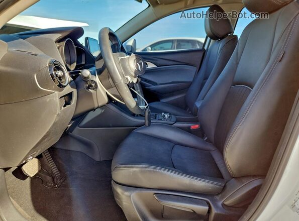 JM1DKDC79K0430916 2019 MAZDA CX-3 White Vista interior delantera