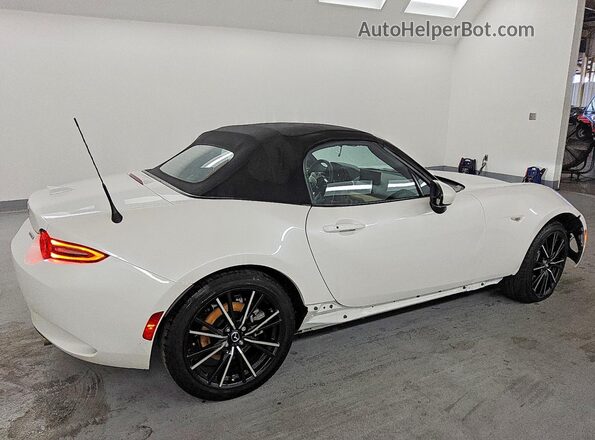 JM1NDAD70R0609433 2024 MAZDA MX-5 White Rear right