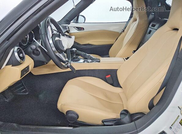 JM1NDAD70R0609433 2024 MAZDA MX-5 White Front interior view