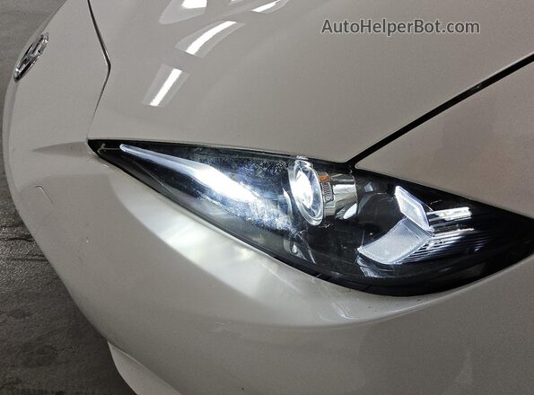 JM1NDAD70R0609433 2024 MAZDA MX-5 White 360 interior view