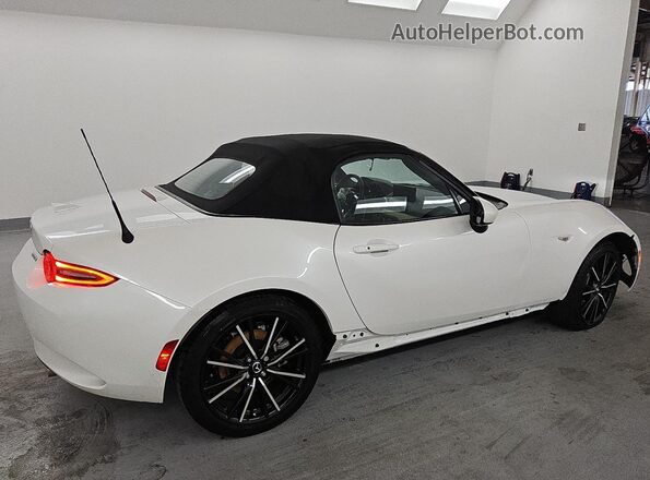 JM1NDAD70R0609433 2024 MAZDA MX-5 White 