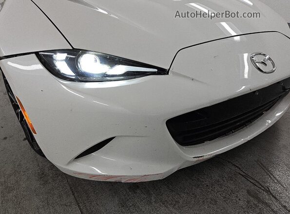 JM1NDAD70R0609433 2024 MAZDA MX-5 White 