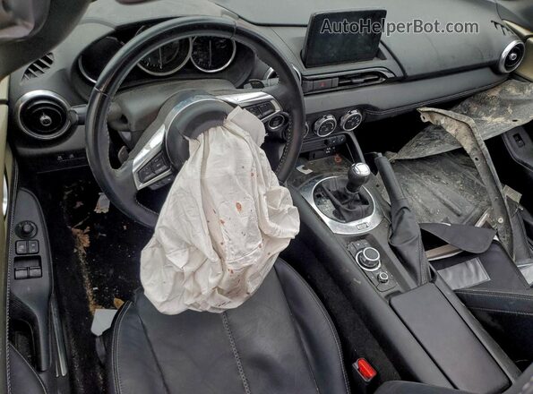 JM1NDAD72P0557607 2023 MAZDA MX-5 Tan Vista del salpicadero
