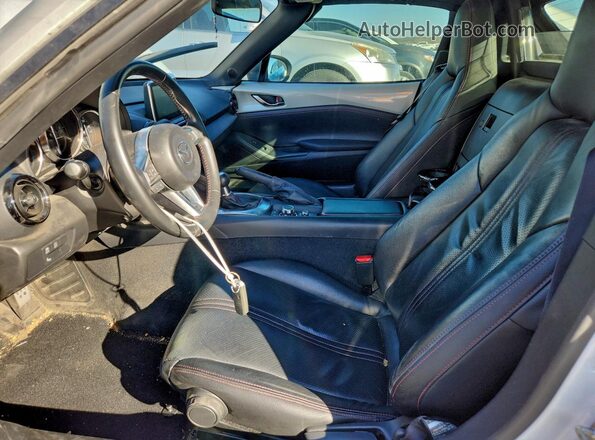 JM1NDAL71H0108700 2017 MAZDA MX-5 Белый Вид салона спереди