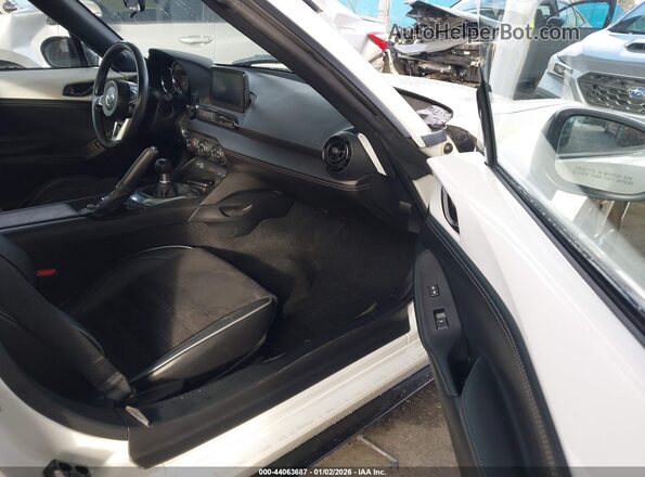 JM1NDAL75L0418180 2020 MAZDA MX-5 MIATA RF White Вид салону спереду