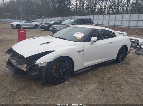 JN1AR5EF6HM820840 2017 NISSAN GT-R White Առջևի ձախ երեք քառորդ տեսարան