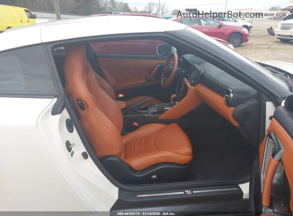 JN1AR5EF6HM820840 2017 NISSAN GT-R White Սալոնի դիմացի տեսք
