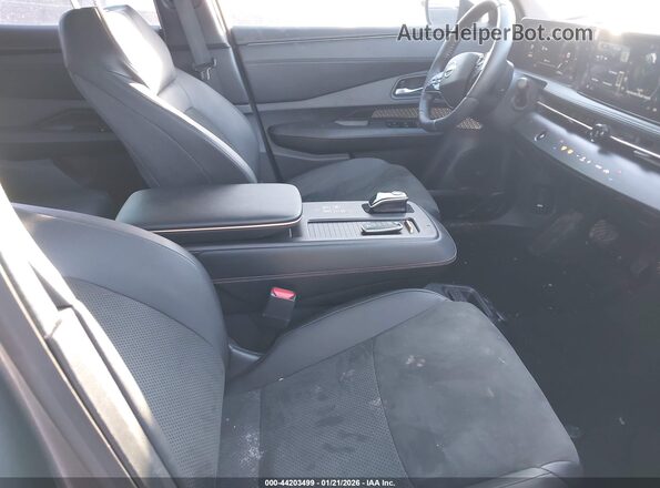 JN1BF0BA0RM435302 2024 NISSAN OTHER Silver Вид салону спереду