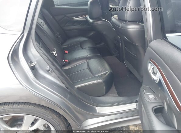 JN1BY1AP4HM740516 2017 INFINITI Q70 Gray VIN კოდის სტიკერის ხედი