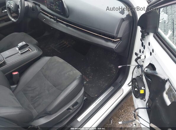 JN1DF0BB5PM709138 2023 NISSAN ARIYA White Front interior view