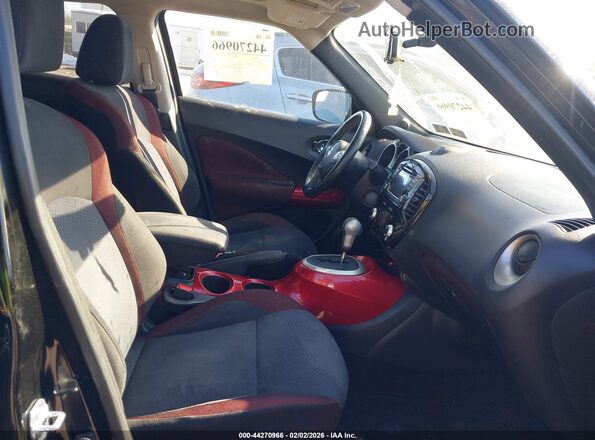 JN8AF5MV2HT750715 2017 NISSAN JUKE Черный Вид салона спереди