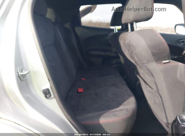 JN8AF5MV6HT751415 2017 NISSAN JUKE Silver Widok naklejki z numerem VIN