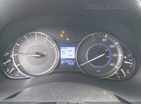 JN8AZ2NF3H9641691 2017 INFINITI QX80 Gray Vista de los asientos traseros