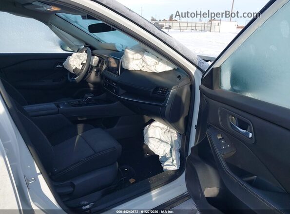 JN8BT3BA6RW003328 2024 NISSAN ROGUE White Вид салону спереду