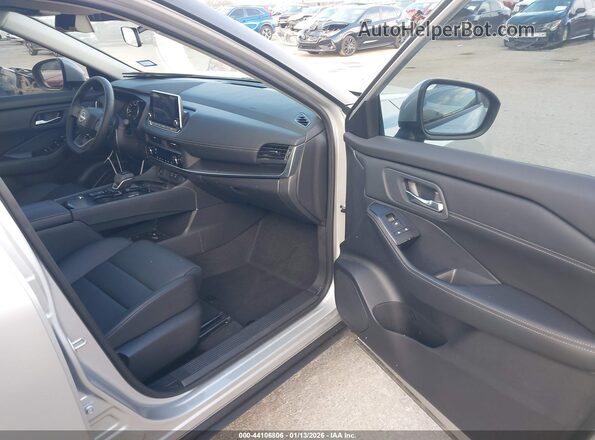 JN8BT3BA6SW010270 2025 NISSAN ROGUE Silver Vista interior delantera