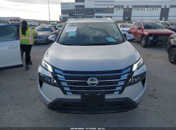 JN8BT3BA6SW010270 2025 NISSAN ROGUE Silver Vista interior trasera