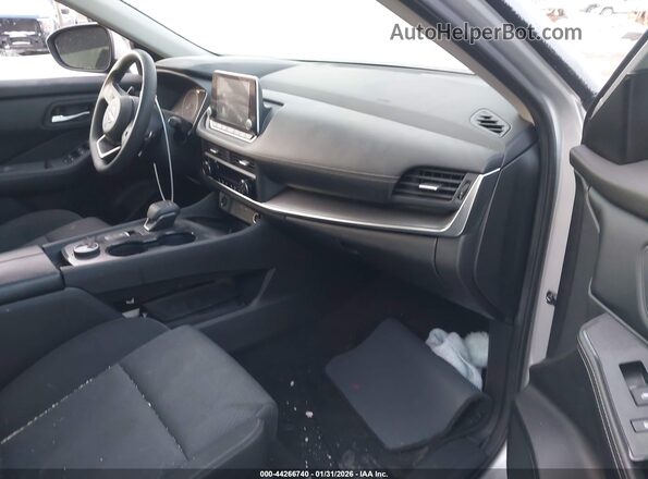 JN8BT3BB5RW422893 2024 NISSAN ROGUE Silver Front interior view